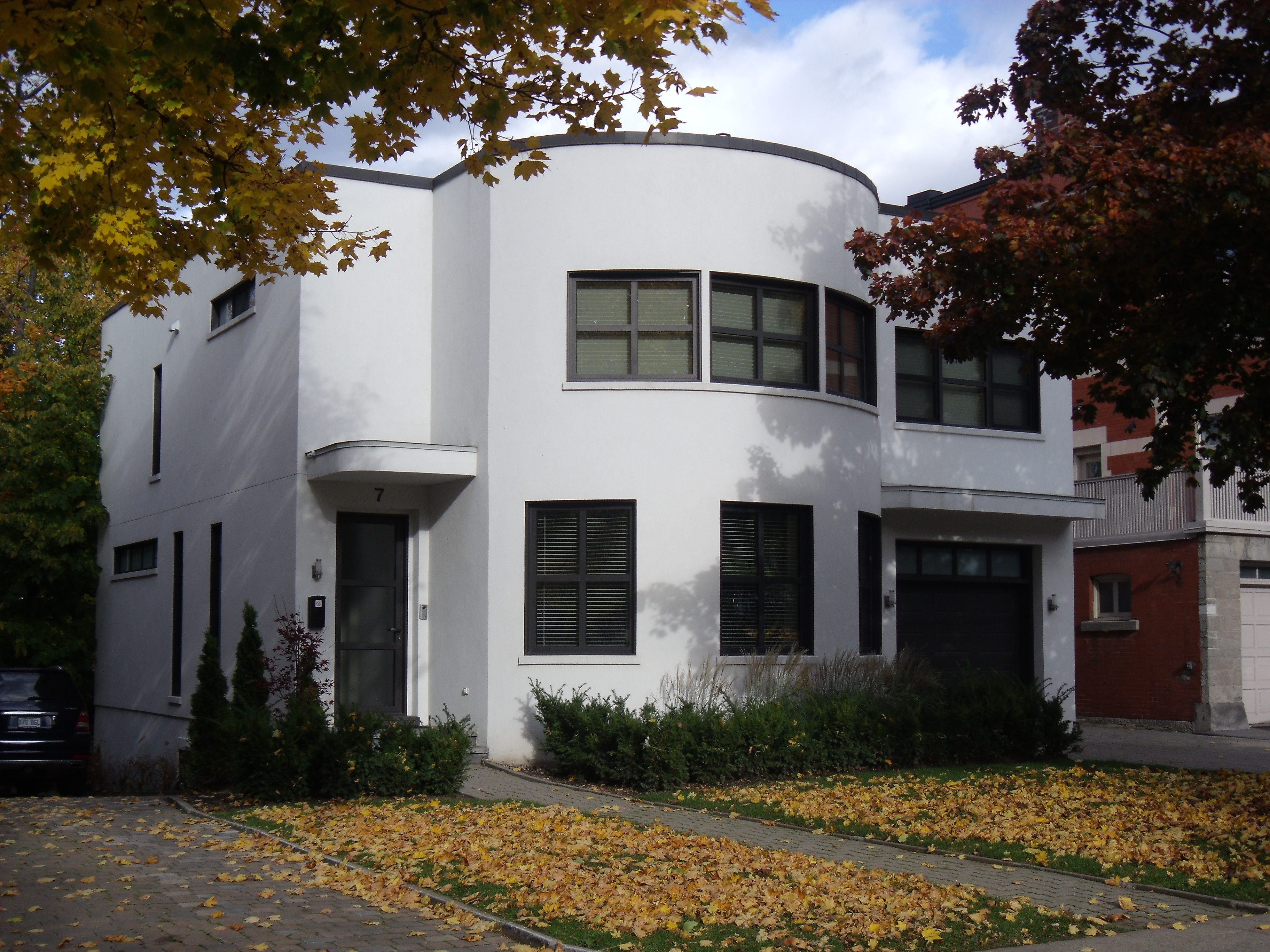 Une photo de la maison Beaudry-Leman, construction de 1937, architecte Marcel Parizeau.