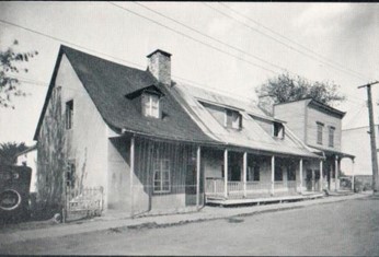 Maison du Pressoir. Photo R. Desrochers (1936) Le Sault-au-Récollet, 1736-1936, p. 111.