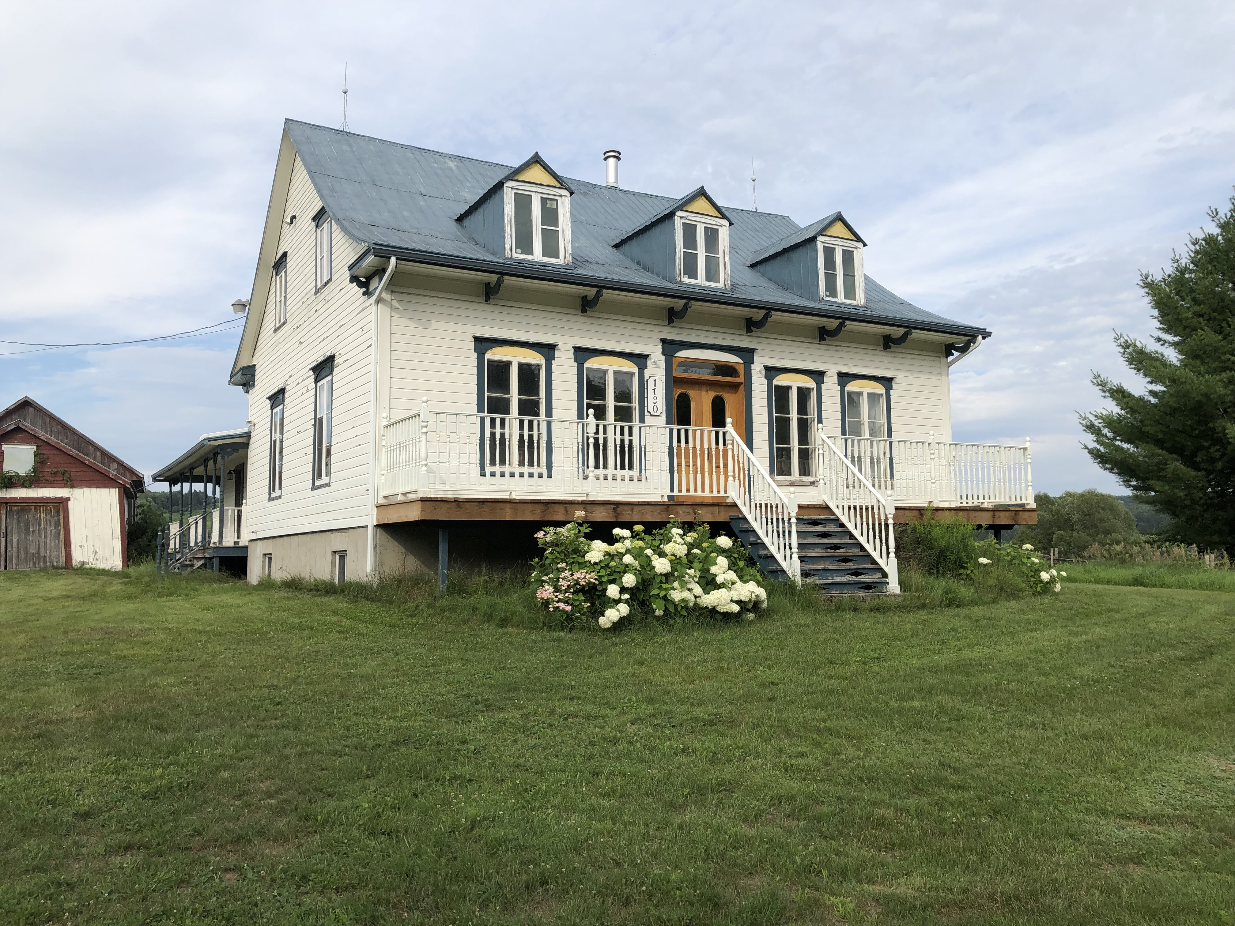 Renaissance de la maison après une cure de rajeunissement et de nouvelles couleurs.