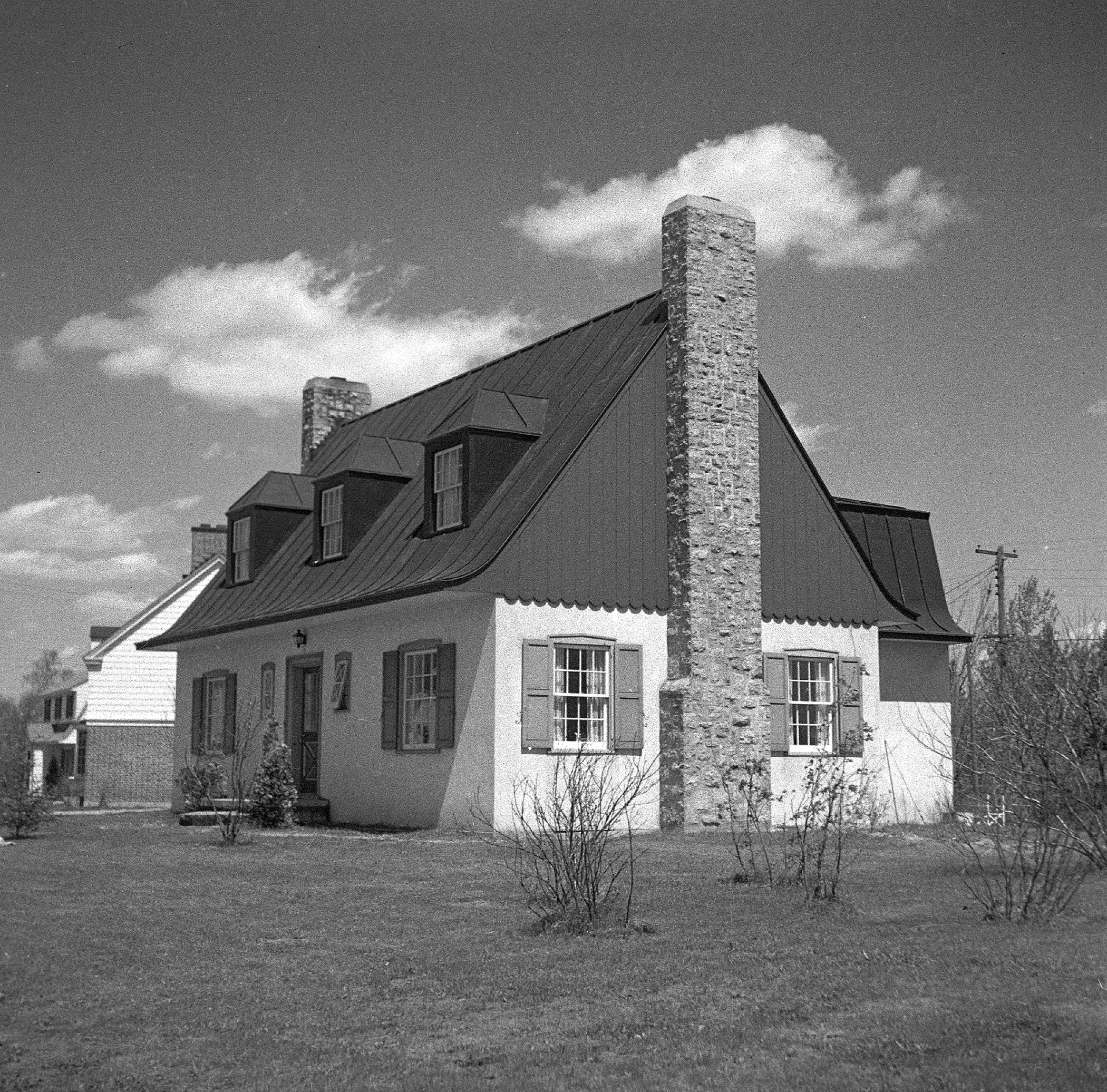 Maison de modèle M11 répertoriée dans l’Inventaire des oeuvres d’art, 1944. Photo : Herménégilde Lavoie ; BAnQ,E6,S7,SS1,P19681.