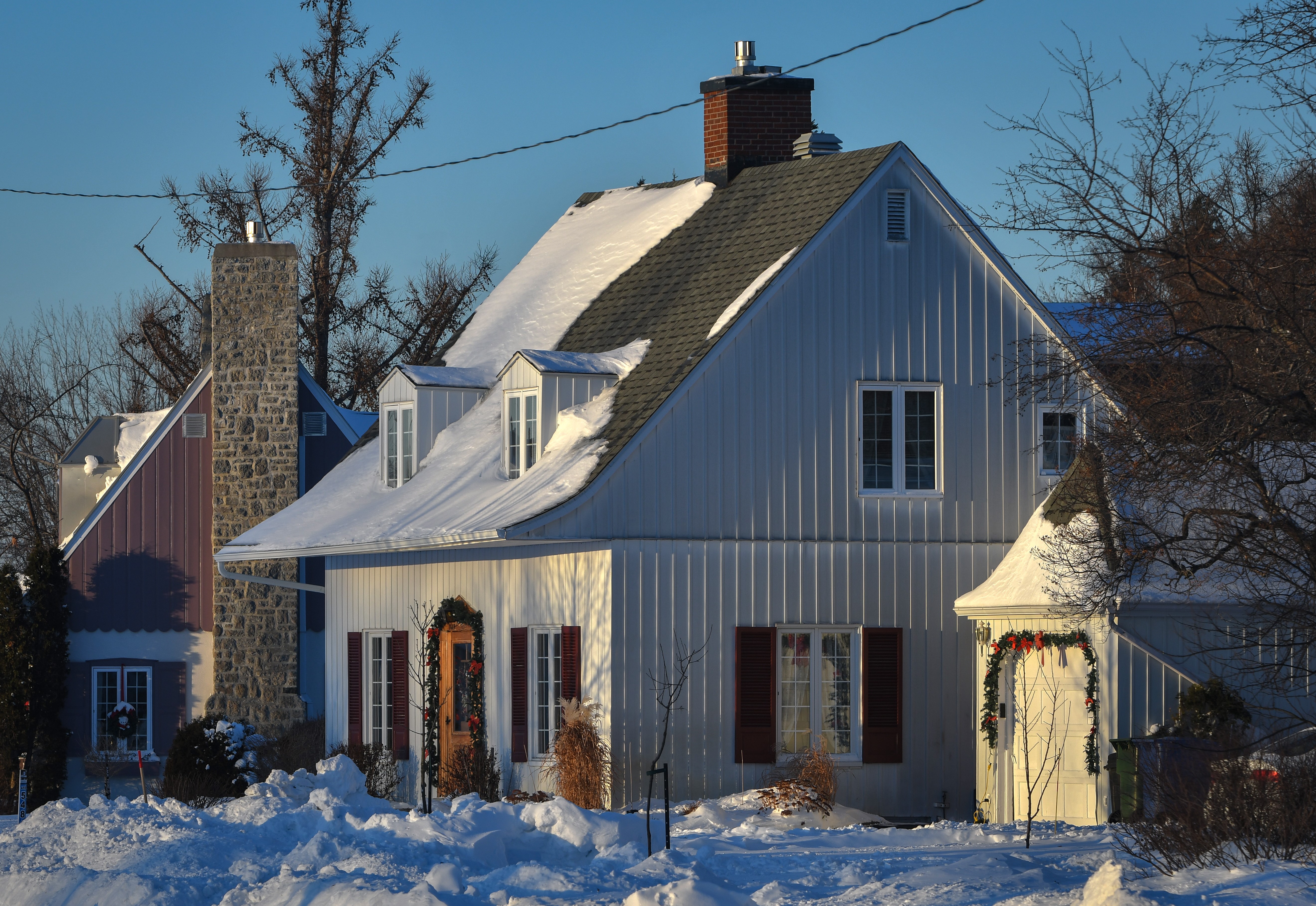 Scène de Noël, maison néo-vernaculaire construite au début des années 1940. Photo : Michel Tremblay.