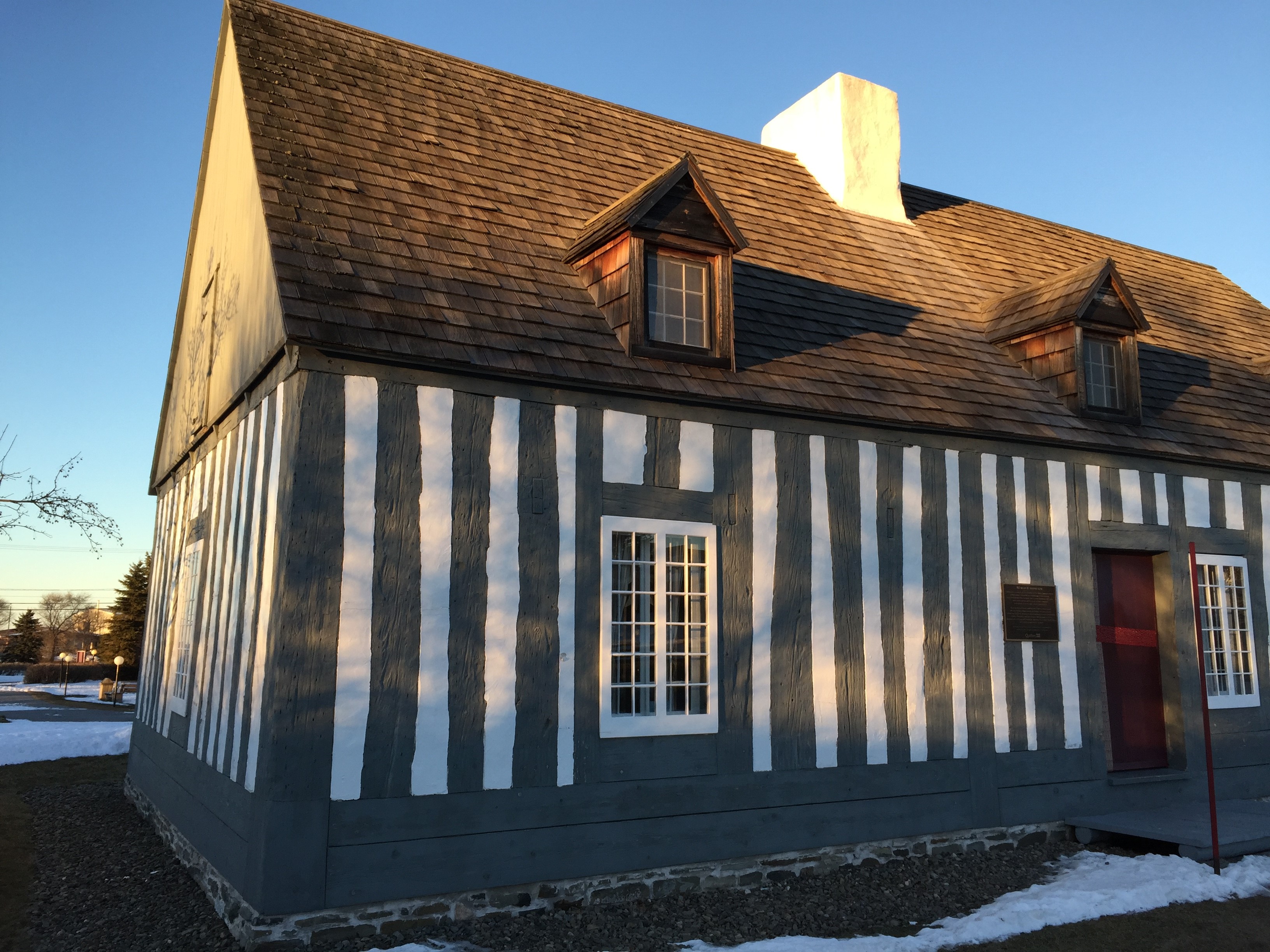 Maison Lamontagne en colombage pierroté (Rimouski).