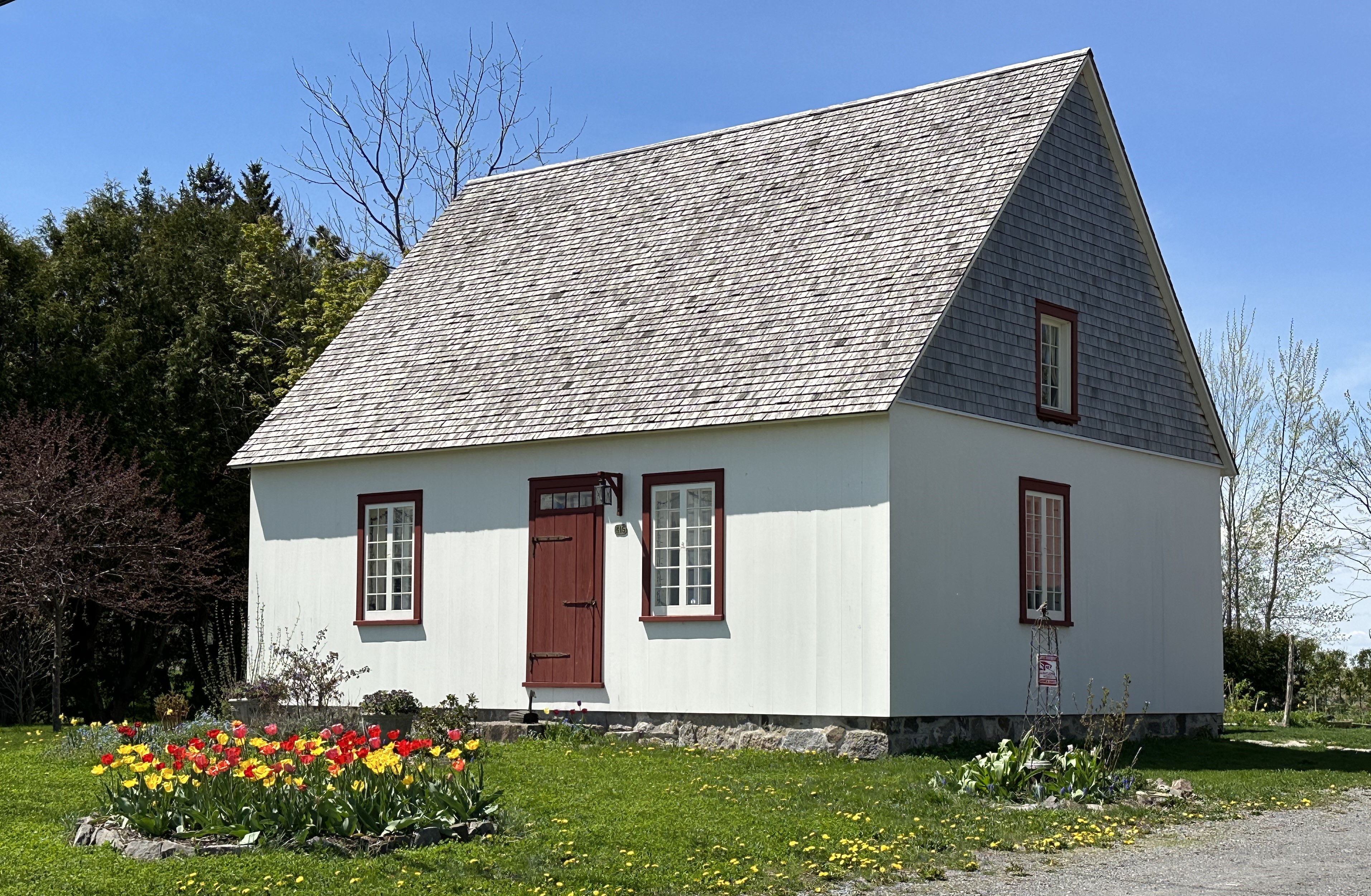 Photo 3 – La maison pièce sur pièce d’inspiration française restaurée, 2014.