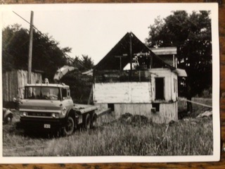 Résidence Bélair-Du Repos, circa 1830, déplacée sur une nouvelle fondation en 1974 à Saint-Joseph-du-Lac. Photo Ronald du Repos.
