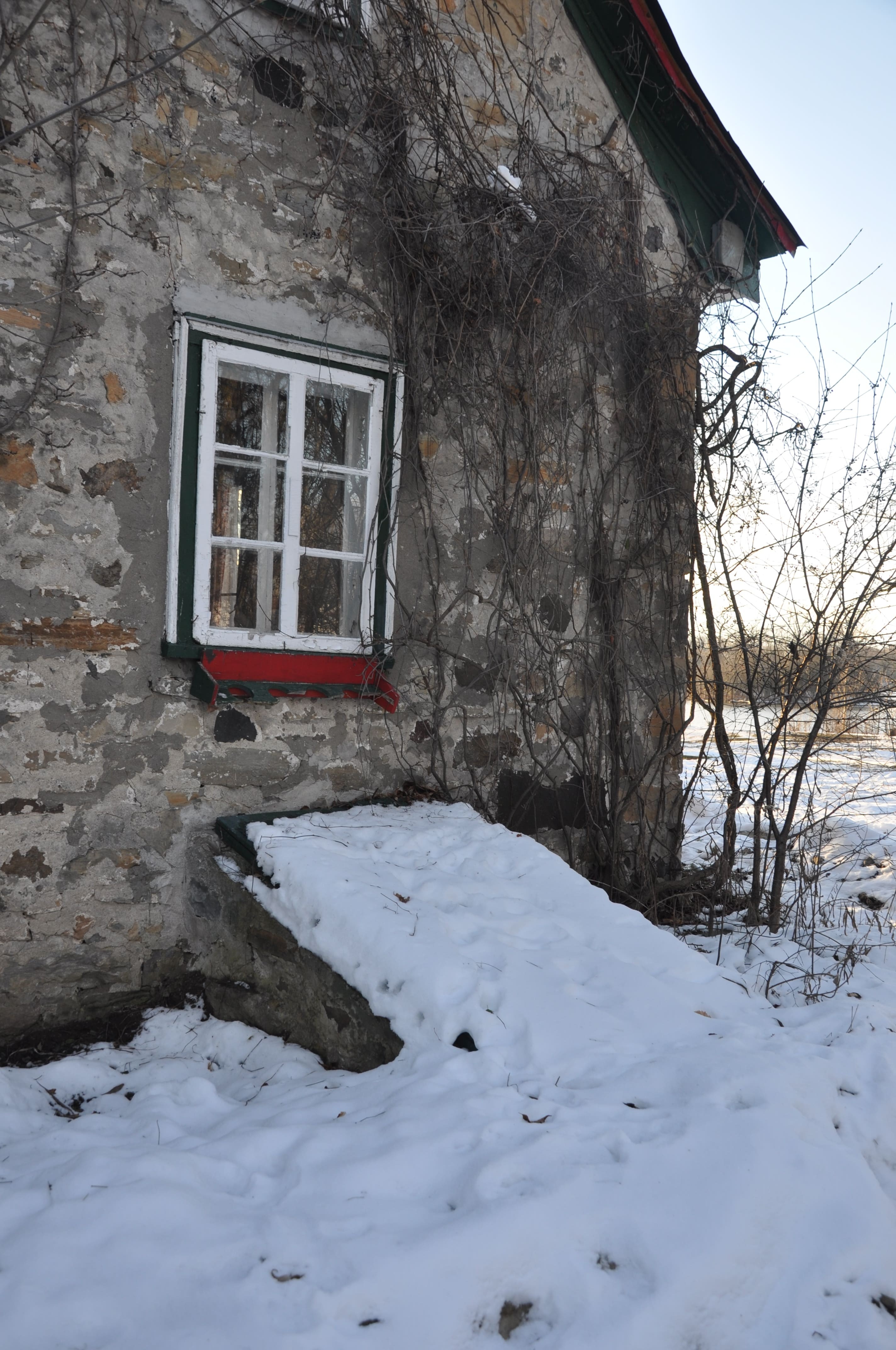 Trappe d’accès extérieure, Maison Desjardins, milieu XVIIIe siècle, Vieux Sainte-Rose, Laval.