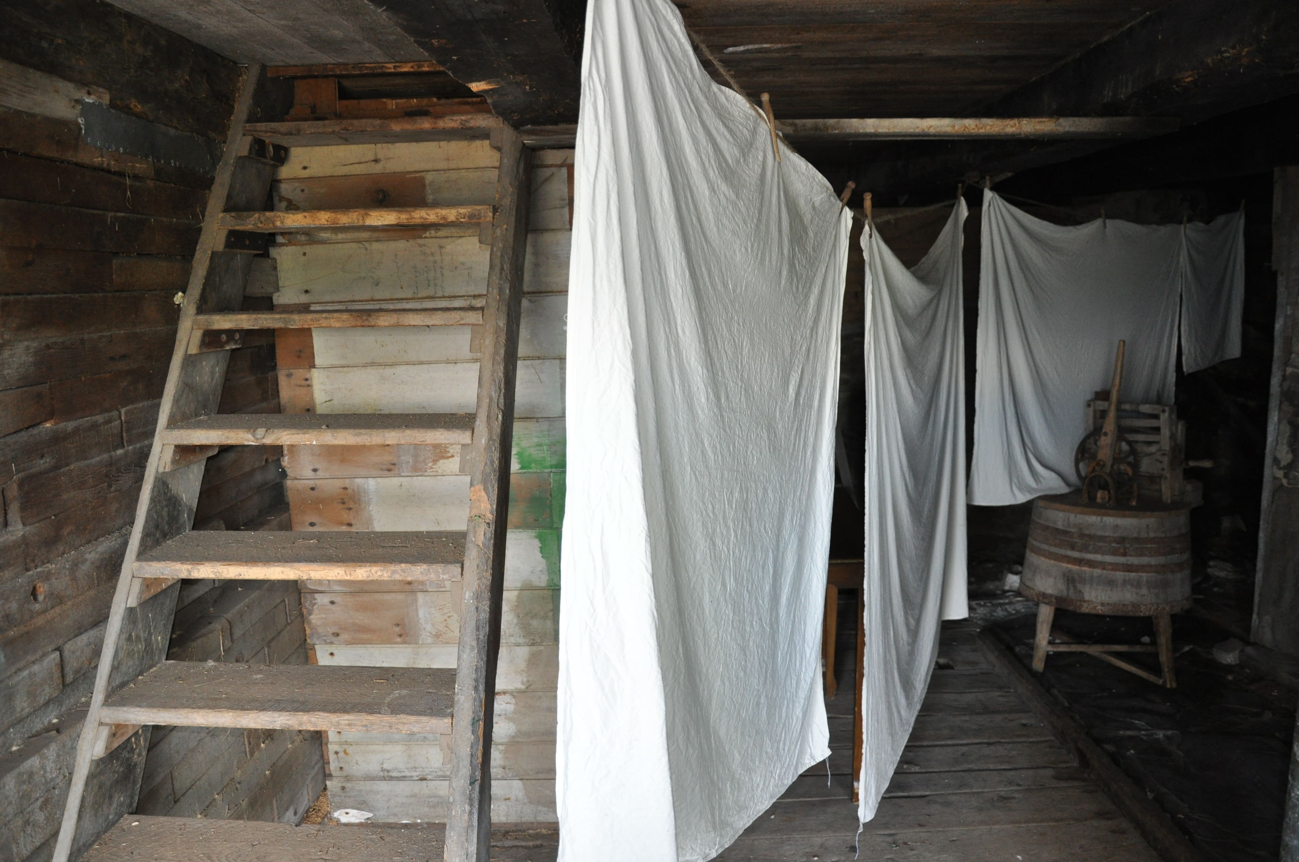 Usage du vide sanitaire, Maison Chapais, 1833, Saint-Denis-de-la-Bouteillerie.