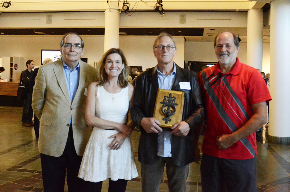 Louis Patenaude (Président de l’APMAQ), France Girard (chargée de projet au CMAQ), Alain Lachance (Lauréat 2015) et Jacques Blais (membre du jury 2015). Photo: Luc Charron