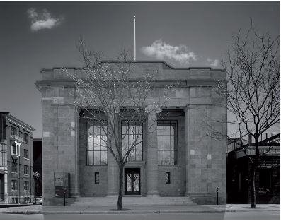 Façade de 1700 La Poste, 2014. Crédit : André Cornellier.