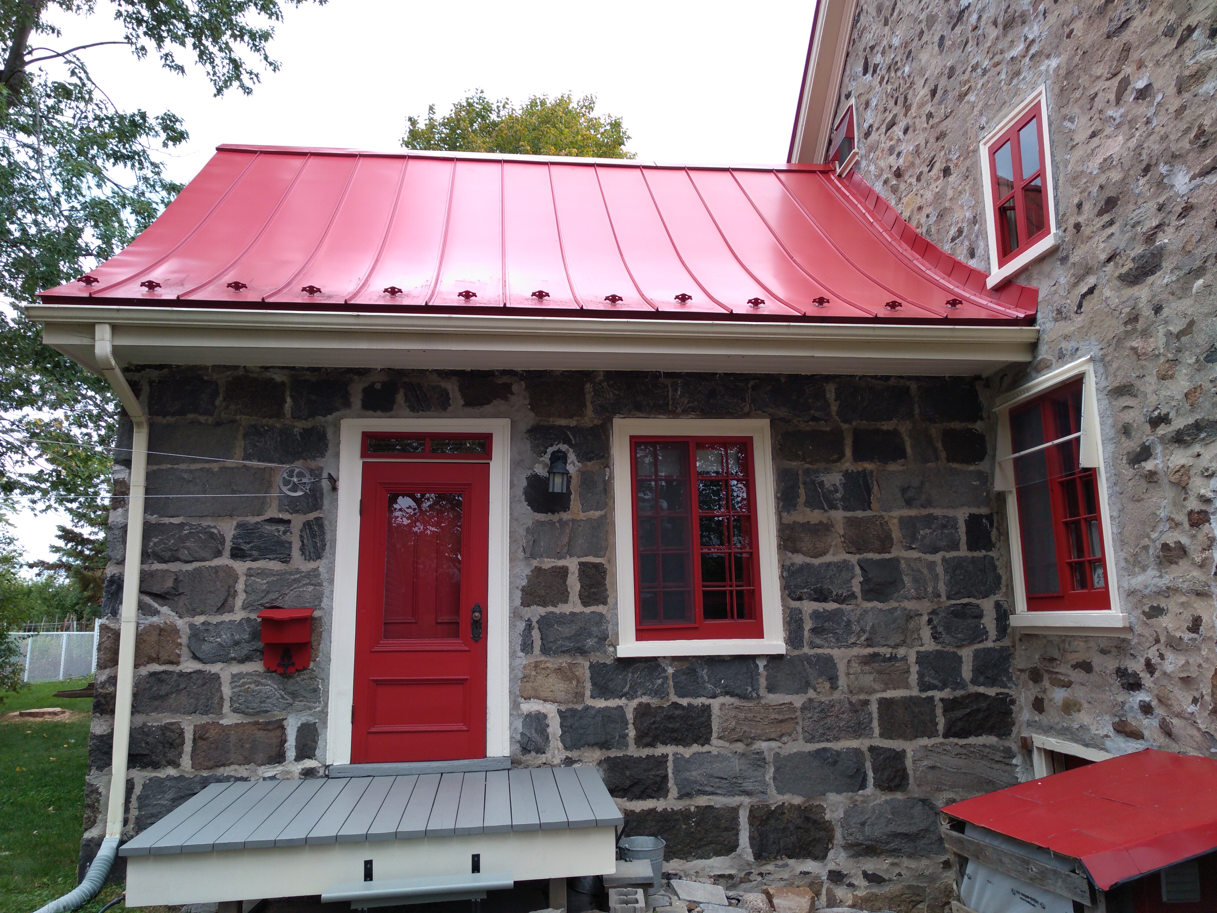 Maison d’été construite vers 1860 située sur l’une des façades latérales du corps principal.