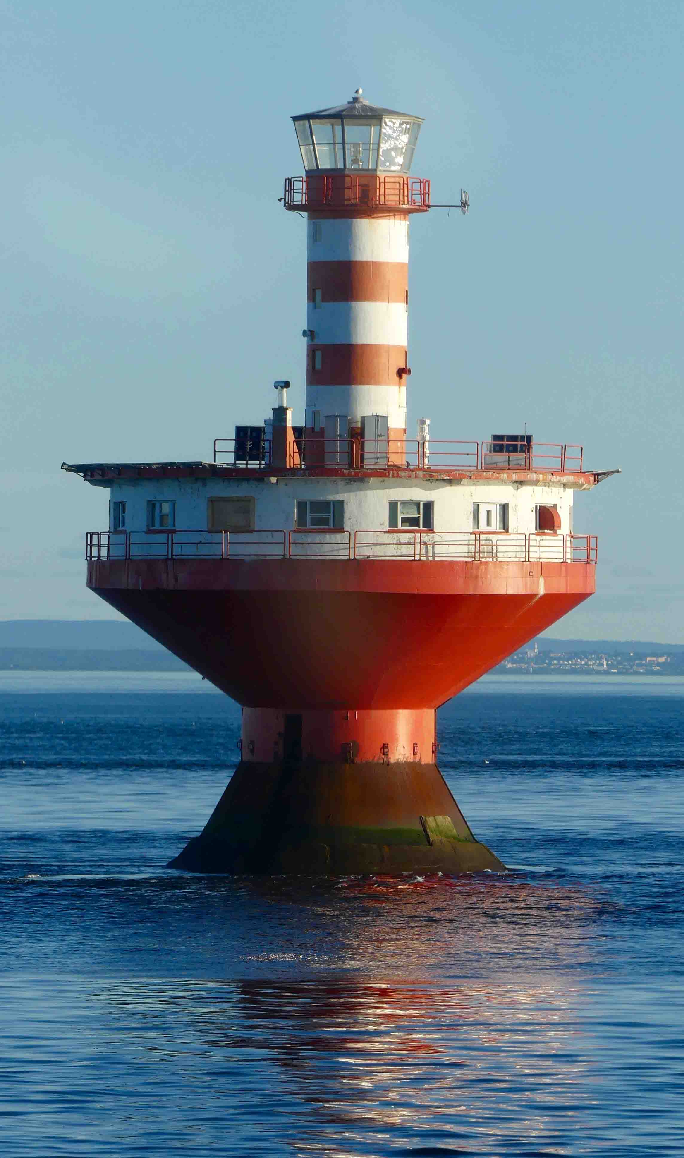 7. Le pilier-phare du Haut-fond-Prince, dernier phare construit sur le Saint-Laurent en 1964