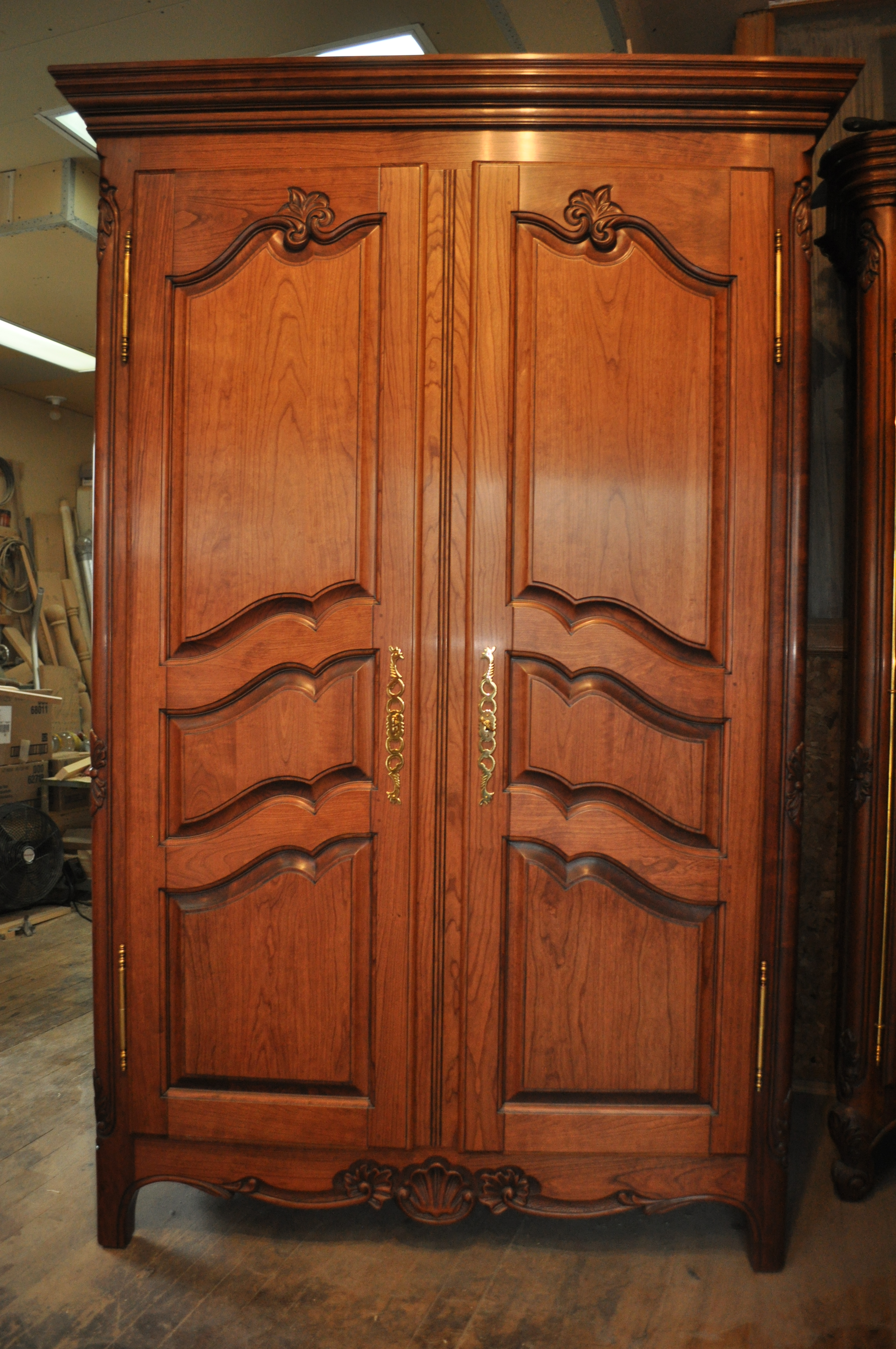 Armoire d’esprit Louis XV. Crédit : Clément Locat