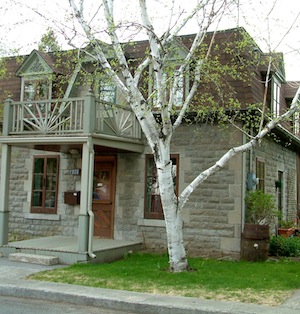 Maison sur la rue de Sainte-Geneviève à Montréal (construite en 1885). Photo: Suzanne Marceau