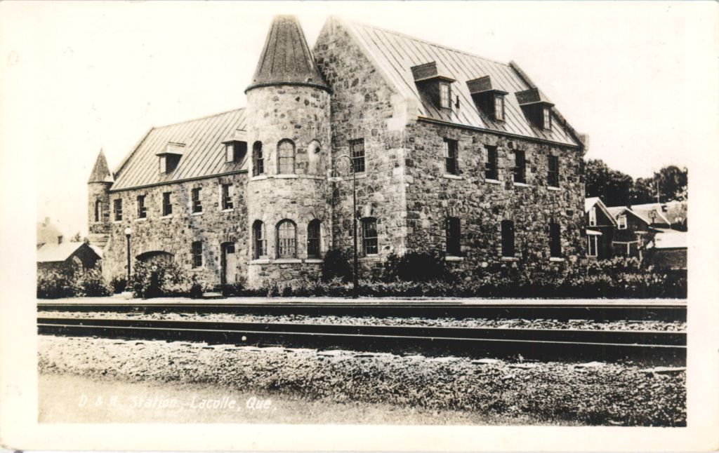 Gare Lacolle. Crédit : Archives Banq, http://collections.banq.qc.ca/ark:/52327/3925