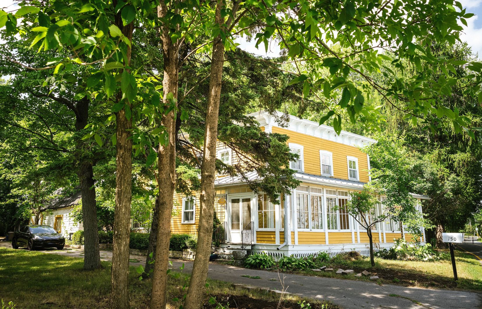 Photo: Hubert Hayaud Le Devoir. Bien que cité par la municipalité de Vaudreuil, le site de la maison natale de Lionel Groulx fait désormais l’objet d’un morcellement qui rend possible la construction domiciliaire.