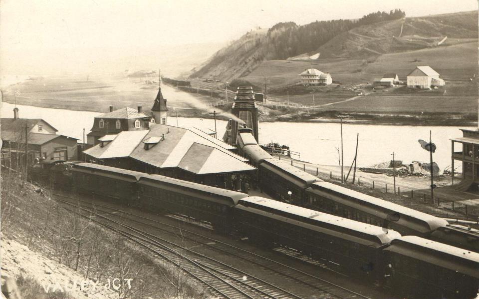 Rencontre des trains Express et Local en gare de Vallée, 1922 © Archives Musée Ferroviaire de Beauce