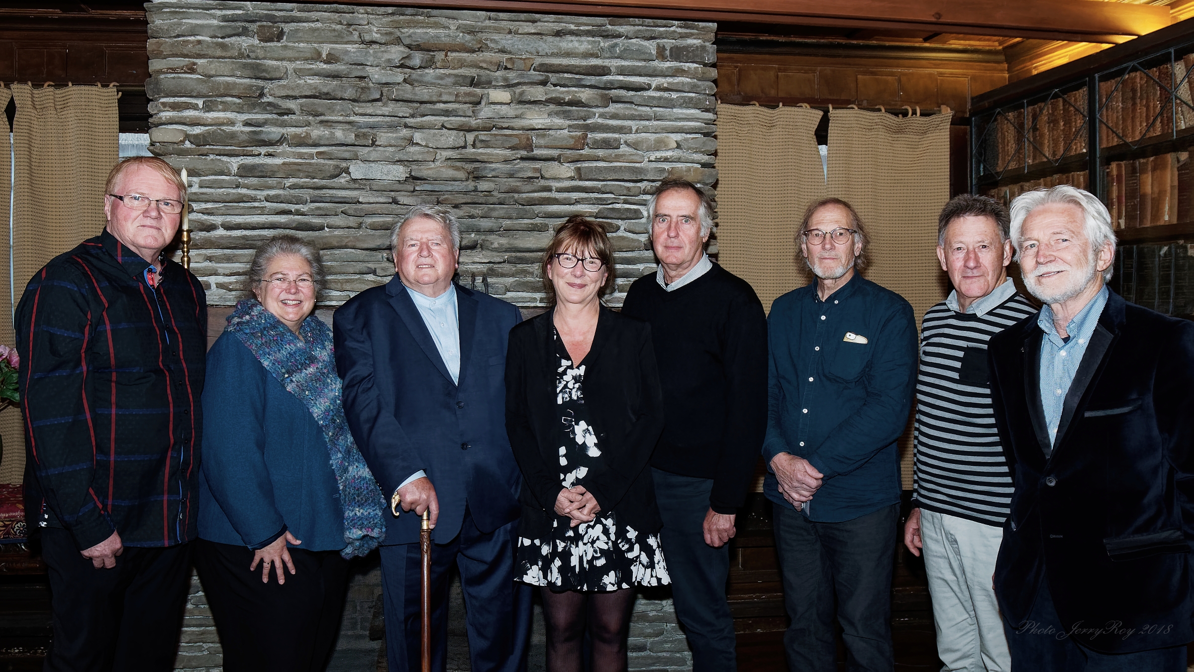 À l’occasion de la remise du prix Robert-Lionel-Séguin à Marie Dumais, l’APMAQ a honoré d’anciens récipiendaires du prix. (de g à dr) : Luc Noppen, UQAM (1987), Hélène Leclerc (2001), Michel Lessard, UQAM (1985), Marie Dumais (lauréate 2019), Clermont Bourget (2005), Alain Lachance (2015), Clément Locat (2018), Gaston Cadrin (1999). © Jerry Roy