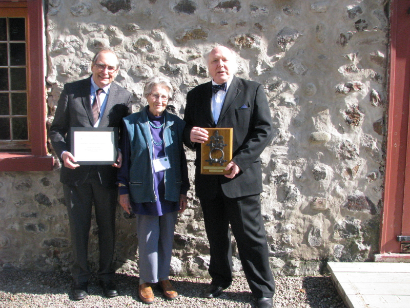 Louis Patenaude (Président de l’APMAQ), Thérèse Romer et Yvan Fortier (Lauréat 2014). Photo : Chantal Beauregard