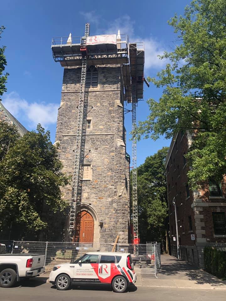 Le clocher de la chapelle orthodoxe Saint-Grégoire, construite au début du XXe siècle dans Outremont, est préservé par un rejointoiement de Robert Hardy inc. en 2019.