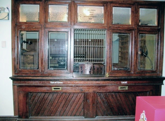 Le Futur Antérieur, Antiquités Restauration inc.